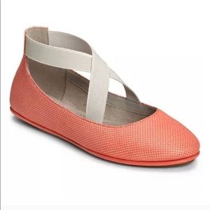 🌻AREOSOLE SATURDAY FLATS.  CORAL Size 12M.  (D007)